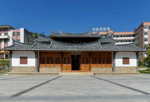 康志煌七律咏梅峰书院