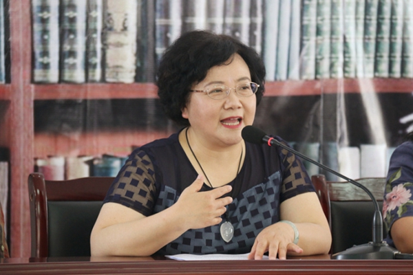 云南省政协常委,省作家协会和戏剧家协会会员,戏剧评论家 潘晓玲当天